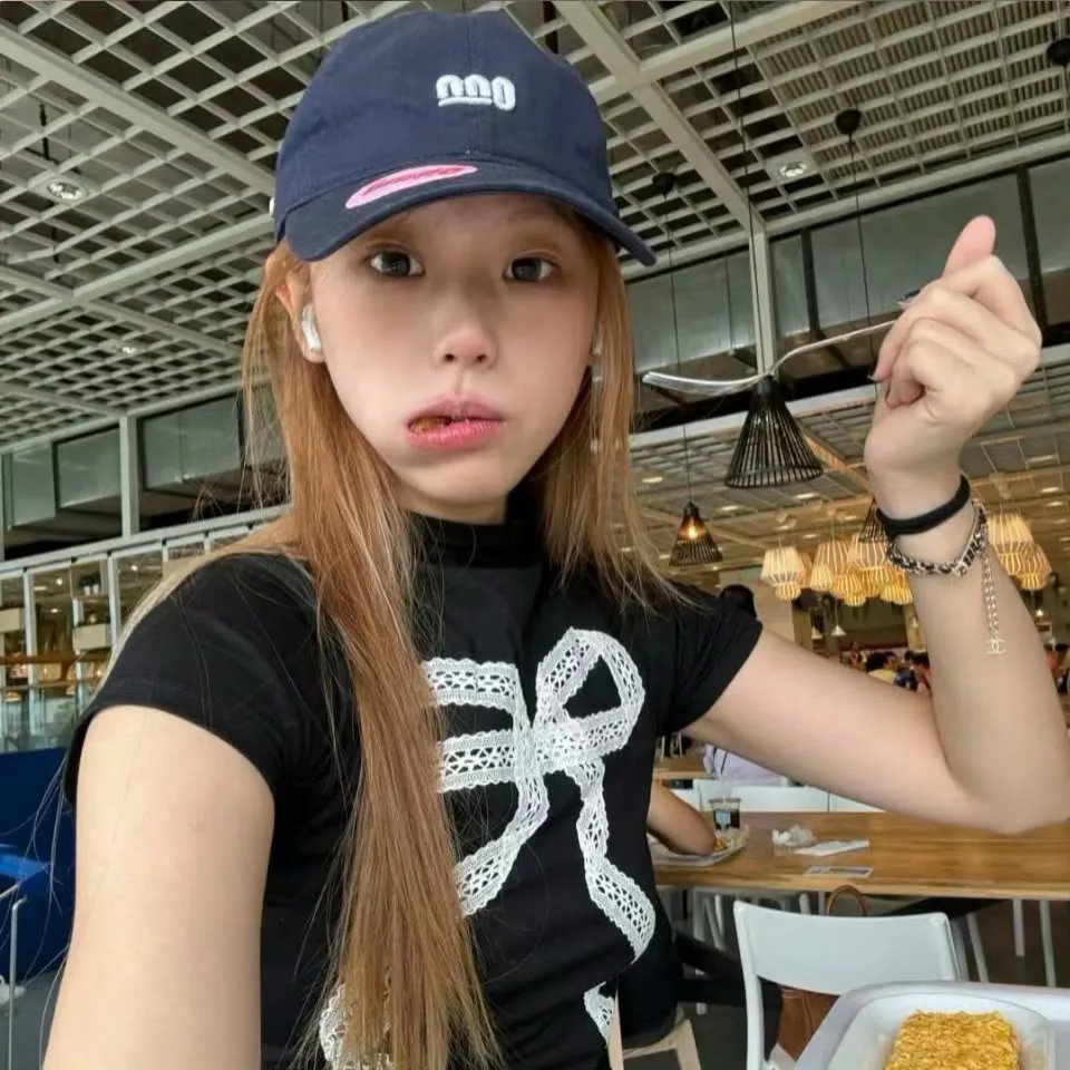 金发奇女